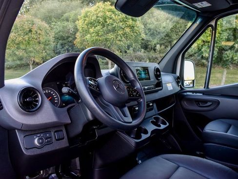 Used 2024 Mercedes-Benz Sprinter 2500 image 13