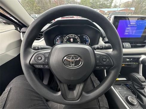 Used 2025 Toyota RAV4 XLE image 15