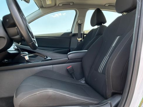 Used 2025 Hyundai Elantra SEL FWD image 17