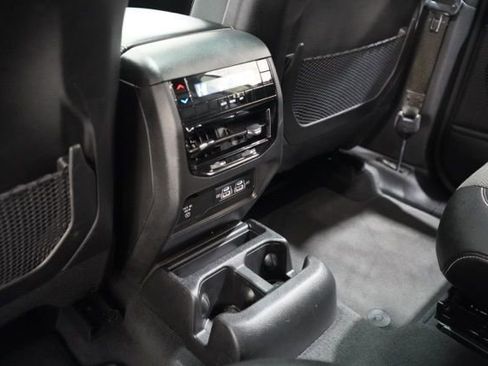 Used 2023 Jeep Grand Cherokee L Laredo image 31