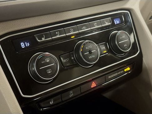 Used 2018 Volkswagen Atlas SEL Premium image 19