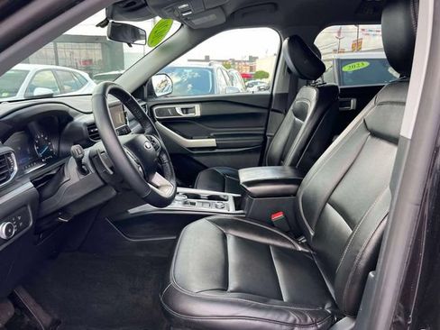 Used 2020 Ford Explorer XLT w/ Equipment Group 202A AWD/4WD image 15