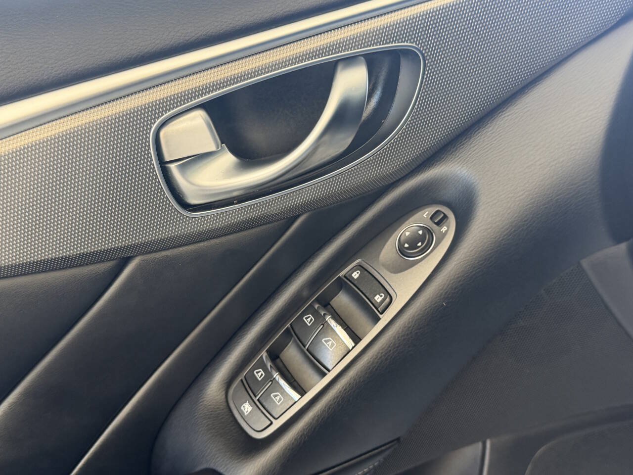 Used 2015 INFINITI Q50 Premium RWD image 21