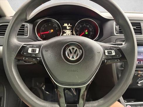 Used 2016 Volkswagen Jetta SE FWD image 8