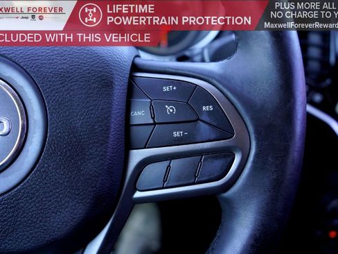 Used 2019 Jeep Cherokee Limited image 13