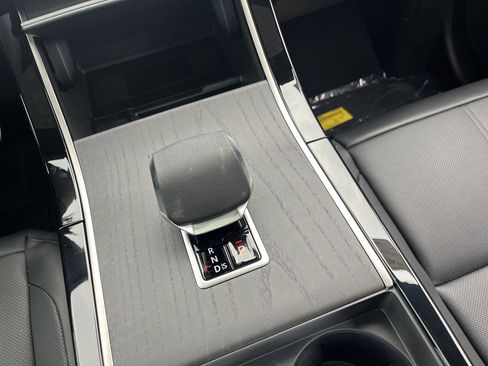 New 2026 Land Rover Range Rover Velar Dynamic SE image 17