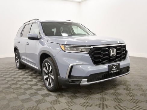 New 2025 Honda Pilot Touring image 9