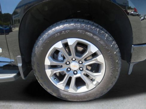 Certified 2025 Chevrolet Silverado 1500 High Country AWD/4WD image 13