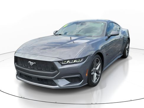 Used 2024 Ford Mustang Coupe RWD image 3
