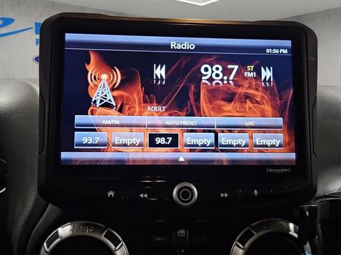 Used 2015 Jeep Wrangler Unlimited Sahara w/ Connectivity Group AWD/4WD image 17
