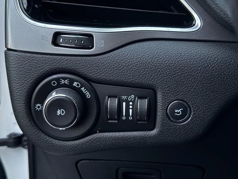 Used 2019 Jeep Cherokee Limited image 39