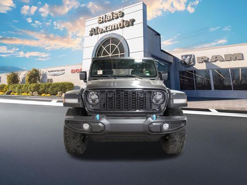 Used 2024 Jeep Wrangler Unlimited AWD/4WD image 11