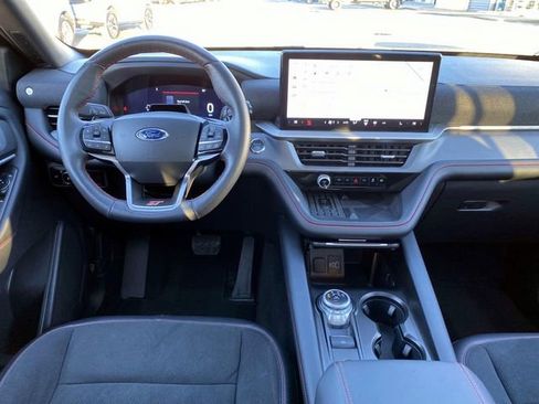 Used 2025 Ford Explorer ST image 9