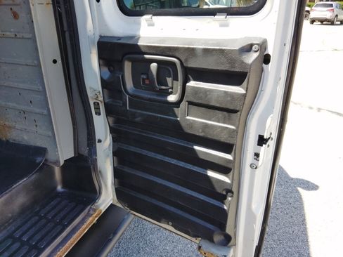 Used 2018 Chevrolet Express 2500 w/ Driver Convenience Package RWD image 25