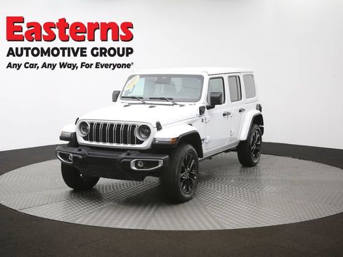 Used 2025 Jeep Wrangler Unlimited Sahara w/ Safety Group AWD/4WD image 56