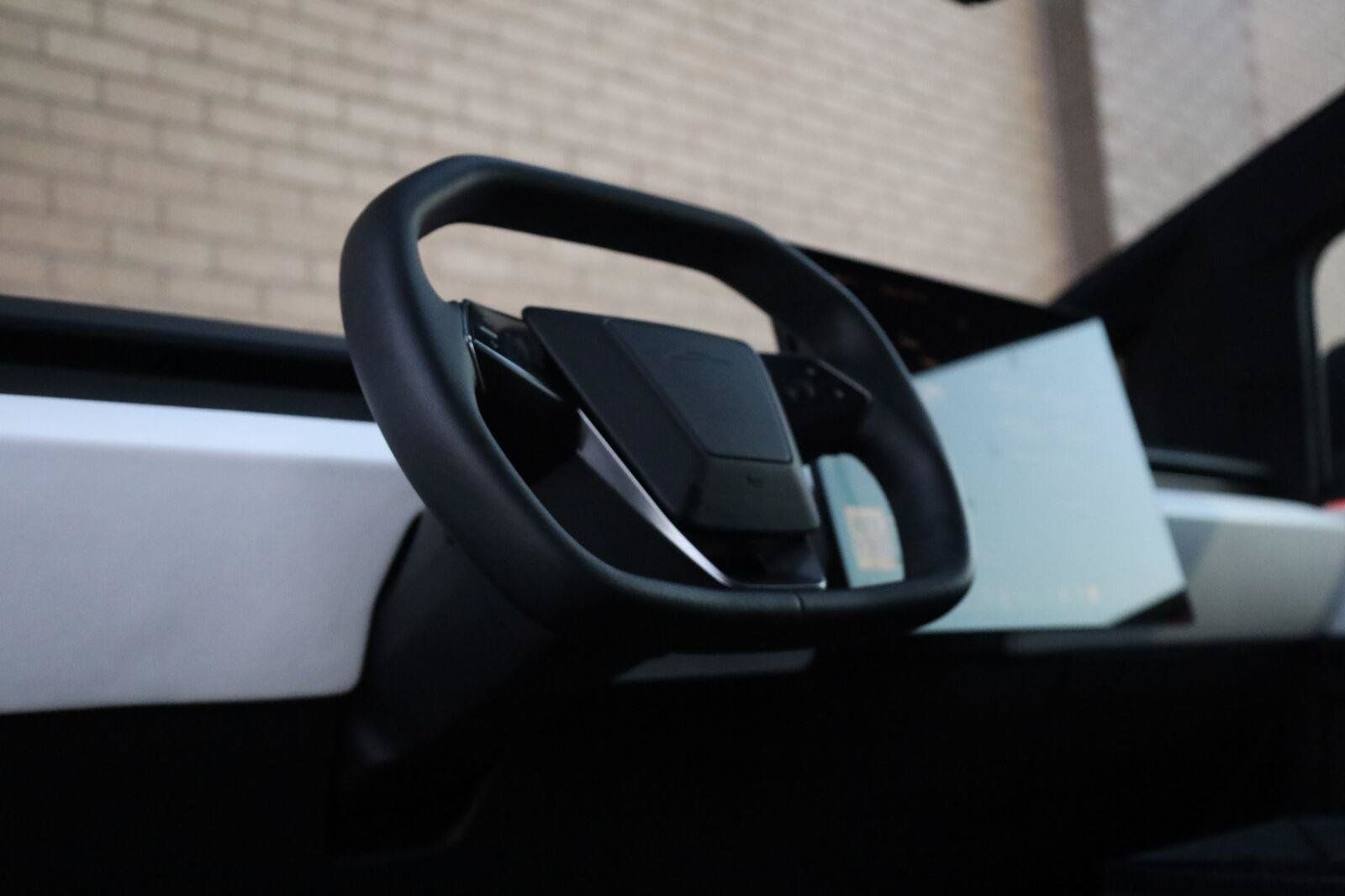 Used 2024 Tesla Cybertruck AWD Crew Cab image 17