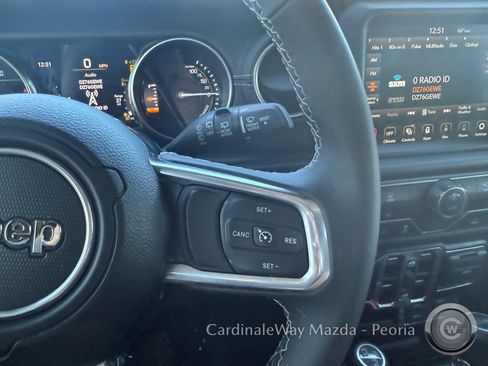 Used 2023 Jeep Wrangler Unlimited Sahara image 31