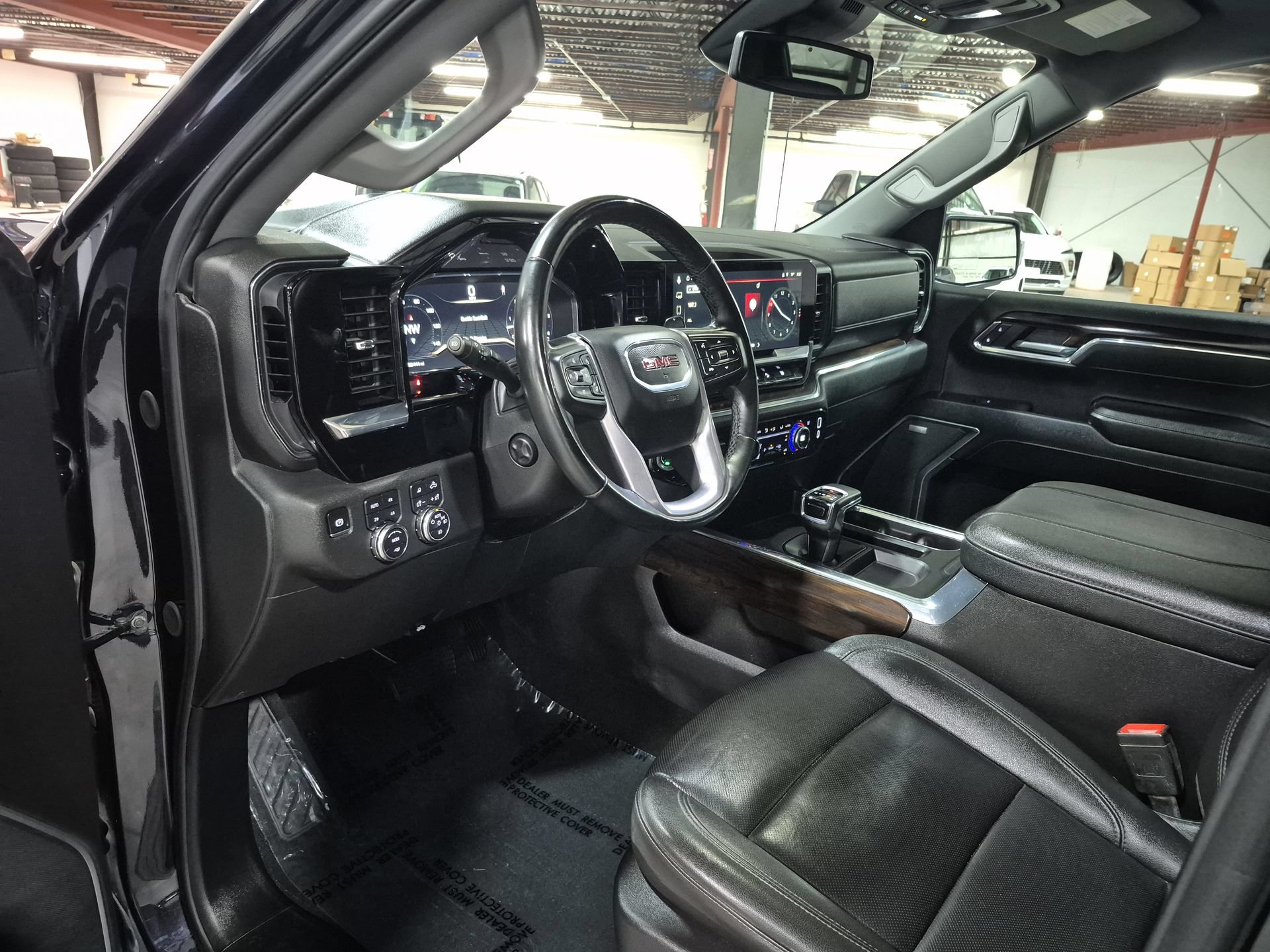Used 2025 GMC Sierra 1500 SLT w/ SLT Premium Plus Package AWD/4WD image 11