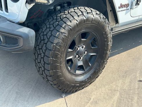 Used 2021 Jeep Gladiator Mojave AWD/4WD image 9