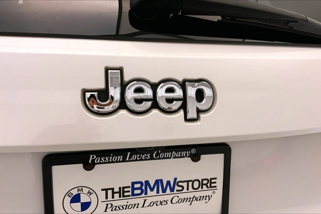 Used 2018 Jeep Grand Cherokee Overland AWD/4WD image 30