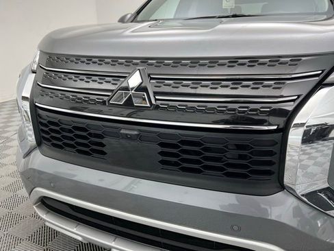 Used 2024 Mitsubishi Outlander SE image 5