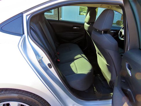 Used 2021 Toyota Corolla LE image 17