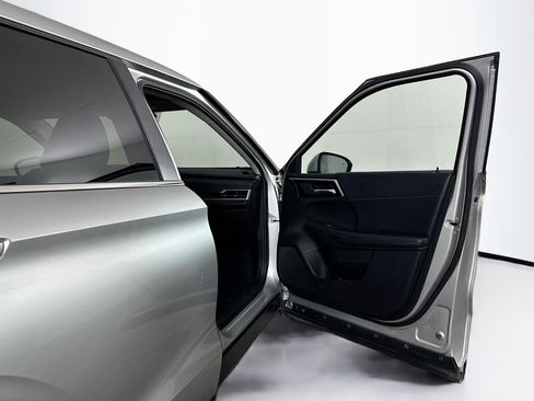 Used 2024 Mitsubishi Outlander SE image 33