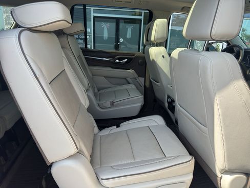 Used 2021 GMC Yukon XL Denali w/ Denali Premium Package AWD/4WD image 15