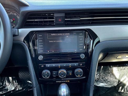 Used 2022 Volkswagen Passat 2.0T SE image 9