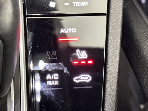 Used 2021 Porsche Cayenne Base image 25