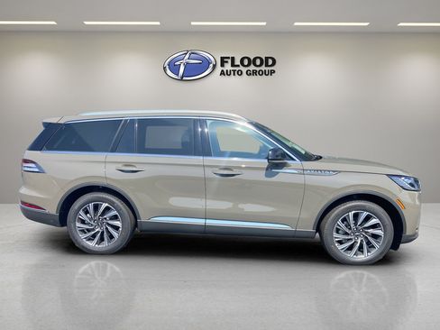 New 2025 Lincoln Aviator AWD w/ Equipment Group 101A image 3