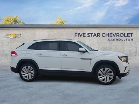 Used 2020 Volkswagen Atlas Cross Sport SE w/ Towing Package image 9