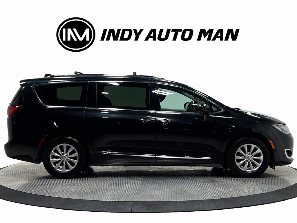 Used 2019 Chrysler Pacifica Touring-L FWD image 3