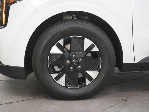 Used 2026 Kia Carnival LXS FWD image 32