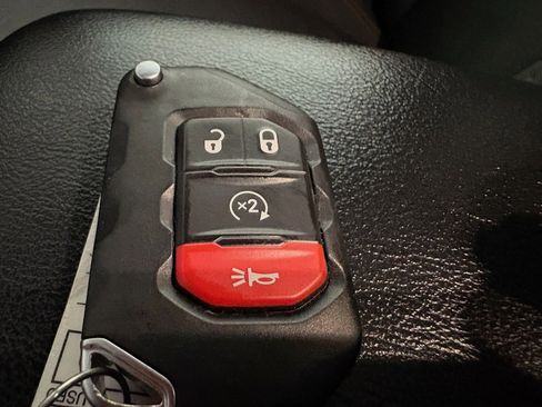 Used 2024 Jeep Wrangler Unlimited image 14