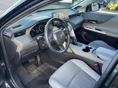 Used 2023 Toyota Venza Limited image 9