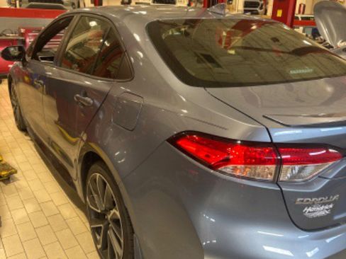 Used 2021 Toyota Corolla SE w/ SE Premium Package image 9