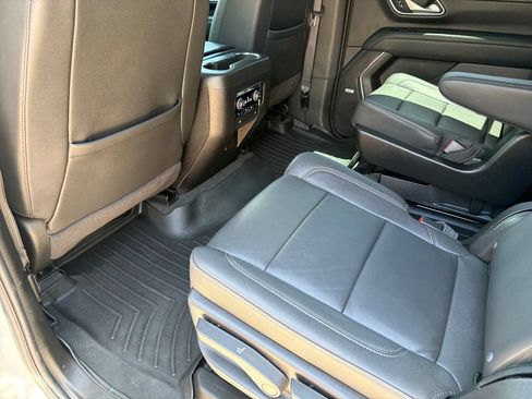 Used 2024 Chevrolet Suburban Z71 w/ Luxury Package AWD/4WD image 38