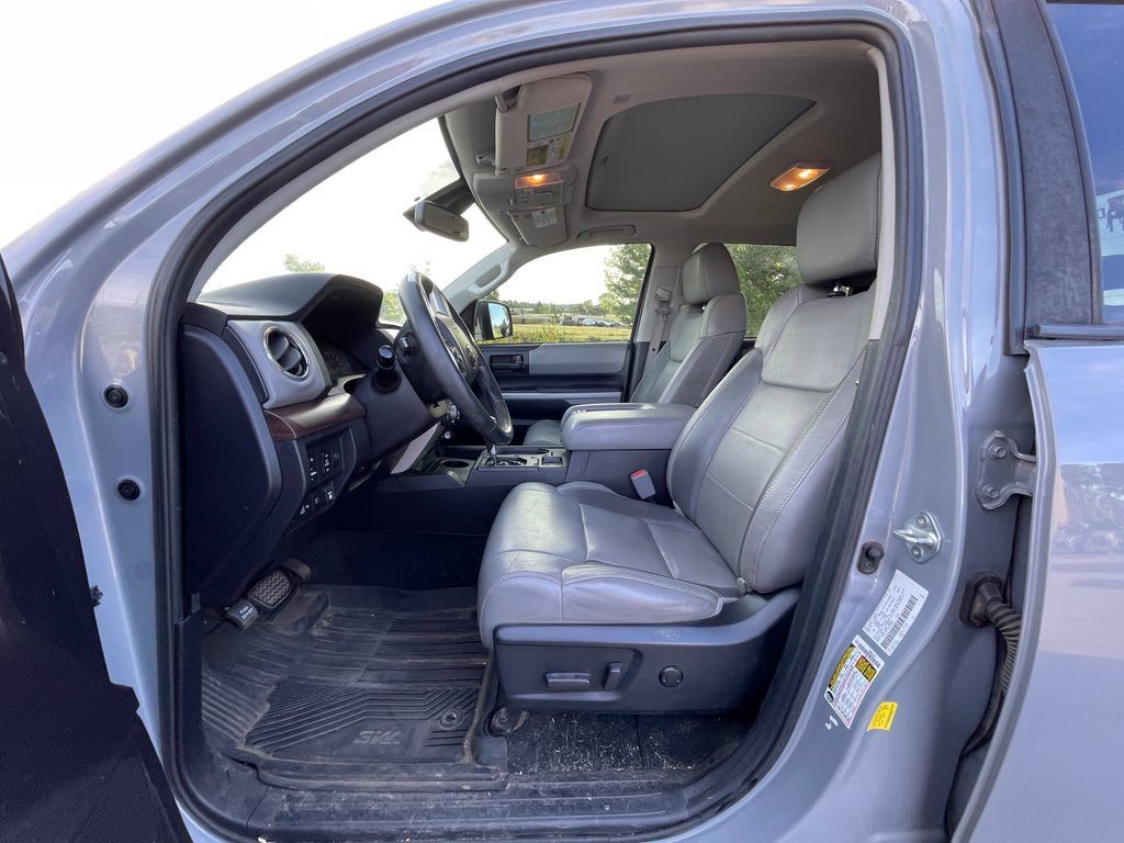 Used 2021 Toyota Tundra Limited w/ Limited Premium Package AWD/4WD image 3