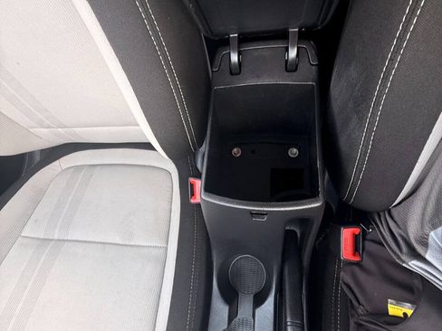 Used 2025 Hyundai Venue SEL FWD image 52