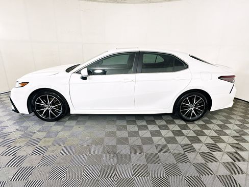 Used 2023 Toyota Camry SE w/ Convenience Package FWD image 6