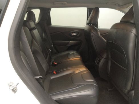 Used 2020 Jeep Cherokee Latitude Plus image 19