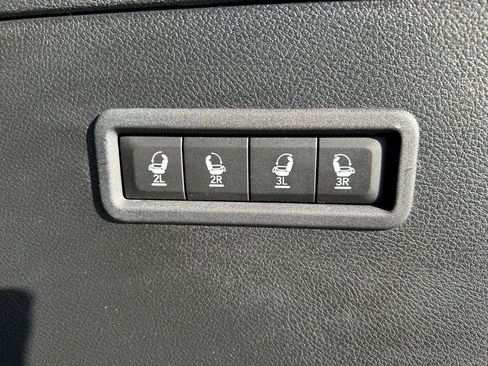 Used 2022 Jeep Wagoneer Series III w/ Premium Group I image 30