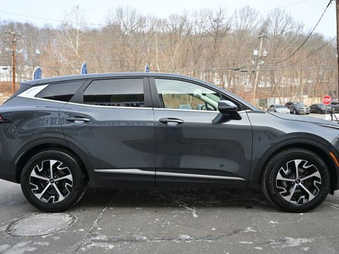 Used 2023 Kia Sportage EX image 7