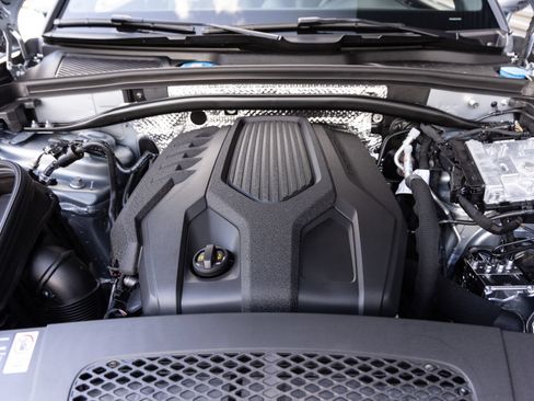 Used 2026 Porsche Macan AWD/4WD image 36