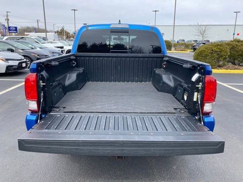 Used 2017 Toyota Tacoma TRD Sport w/ Tow Package (A/T) image 7