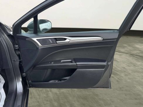 Used 2019 Ford Fusion SE FWD image 20