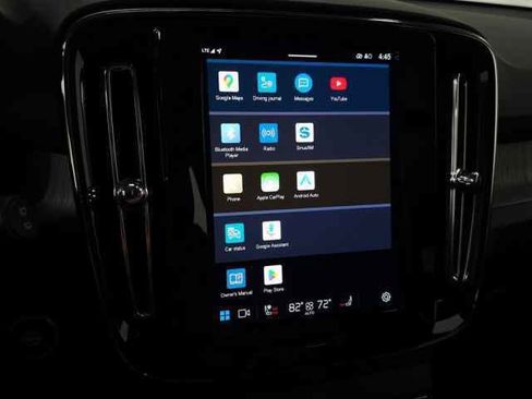 Certified 2025 Volvo XC40 B5 Core image 26