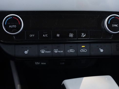 Used 2025 Hyundai Elantra Limited image 10