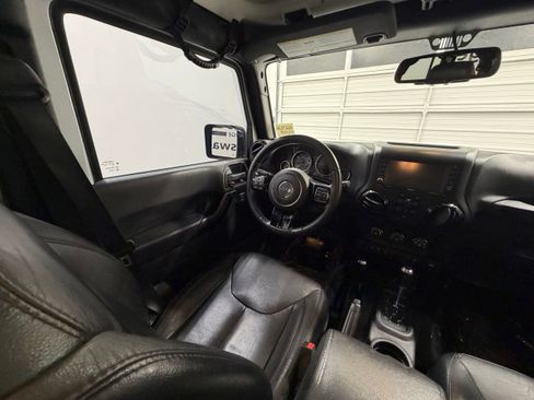 Used 2015 Jeep Wrangler Unlimited Sahara AWD/4WD image 31
